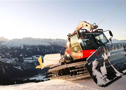 Hochzeiger Pistenbully bei der Arbeit