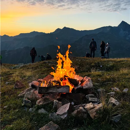 Sechszeiger Sonnenaufgang Lagerfeuer